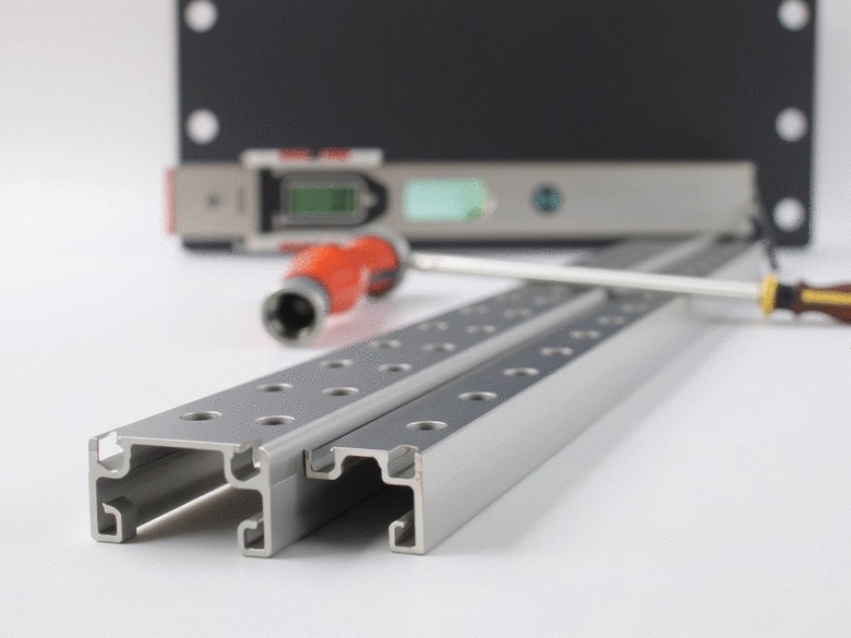 Les avantages des rails de fixation perforés pour un supportage personnalisé